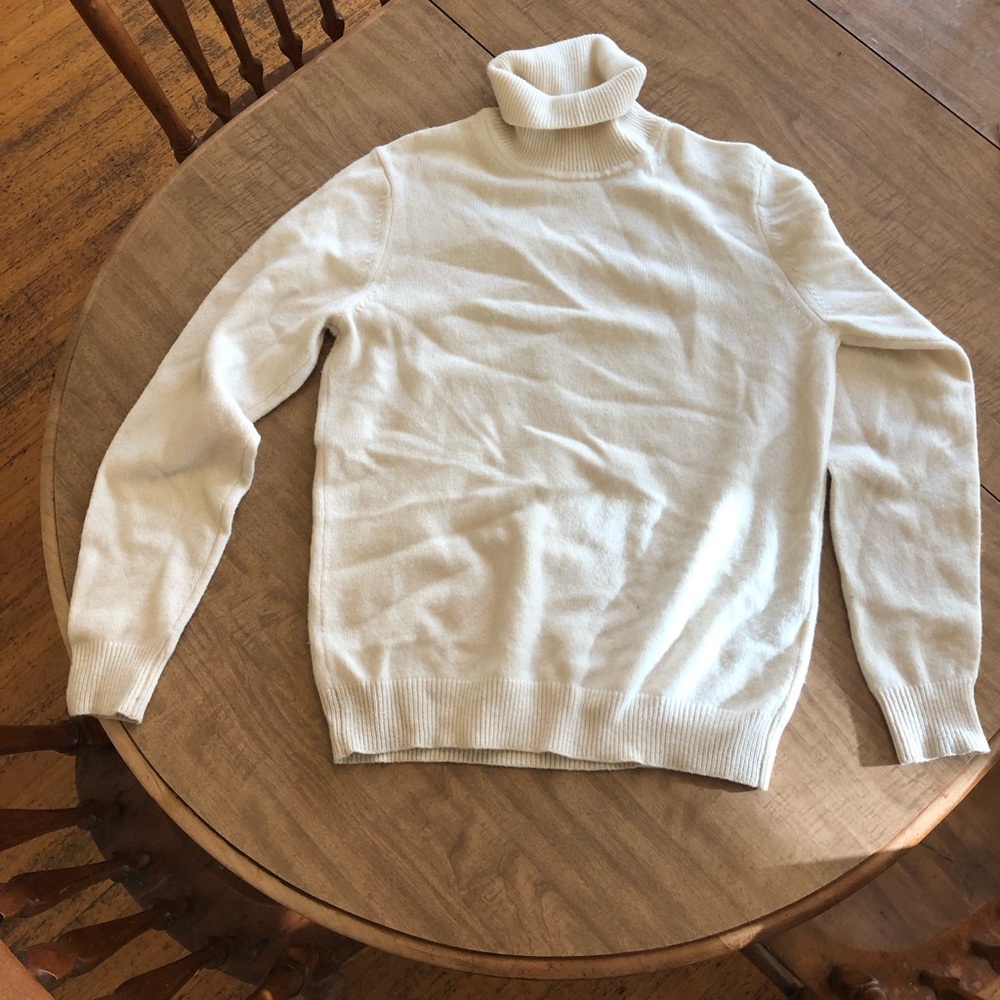 Uniqlo Wool Turtleneck. Medium.